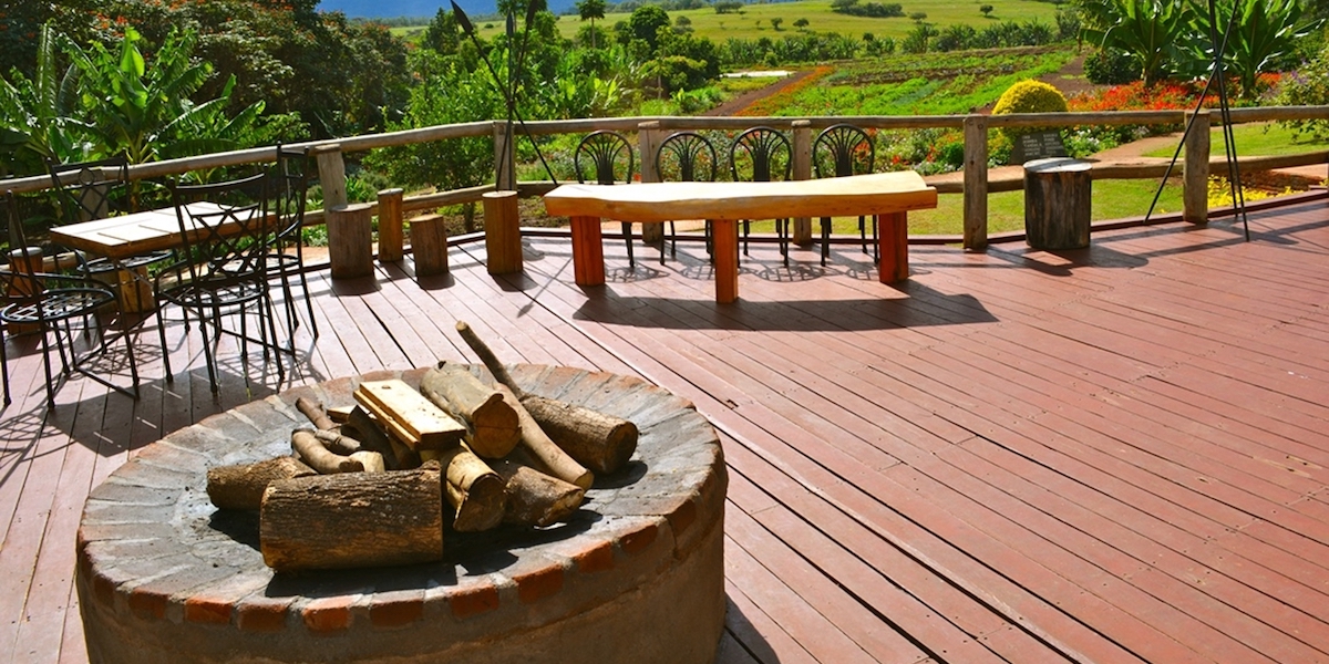 ngorongoro-farm-house-double-fire-place-deck